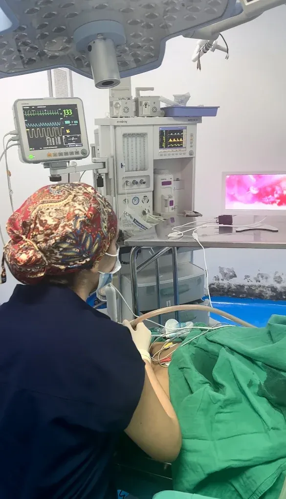 Chirurgie ORL au bloc opératoire — Dr Ahlam Bellaouchi, ORL à Oulfa, Casablanca