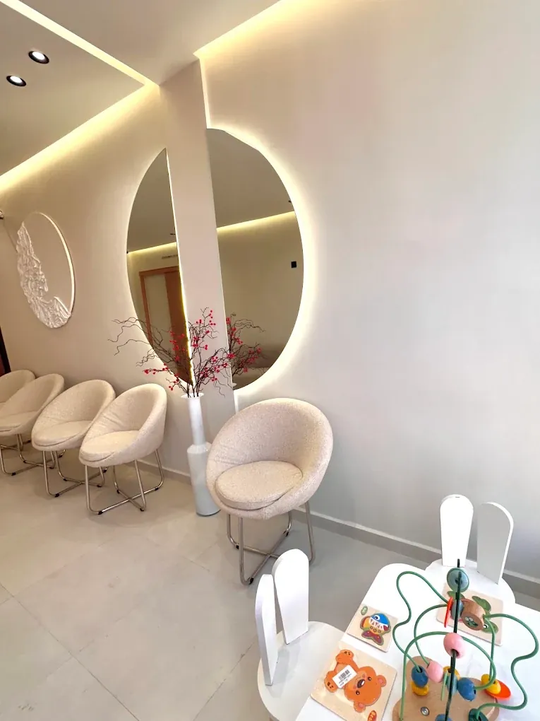 Coin enfants en salle d’attente — cabinet ORL du Dr Ahlam Bellaouchi, Oulfa Casablanca